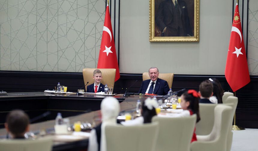 Erdoğan, Millî Eğitim Bakanı Tekin ve beraberindeki çocukları kabul etti