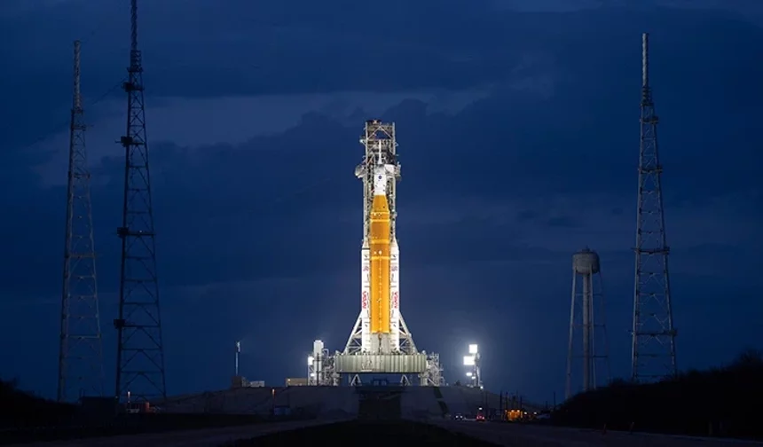 İnsanlık 54 yıl sonra yeniden Ay yolunda: Artemis II görevi başladı