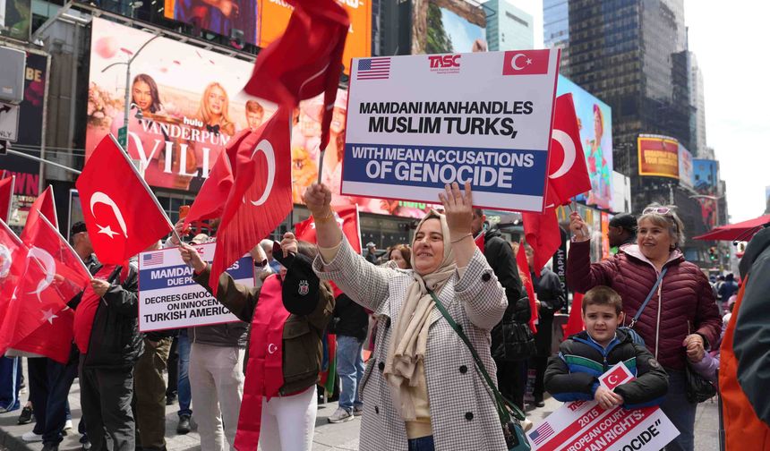 New York Belediye Başkanı Mamdani'nin Ermeni Yalanlarına Times Meydanı'nda protesto