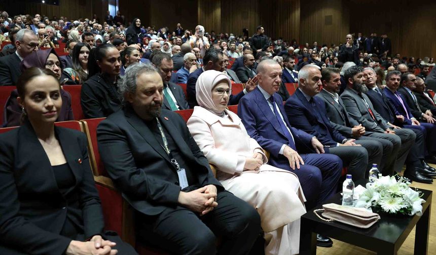 Erdoğan "Bir Adam Yaratmak" film galasına katıldı!