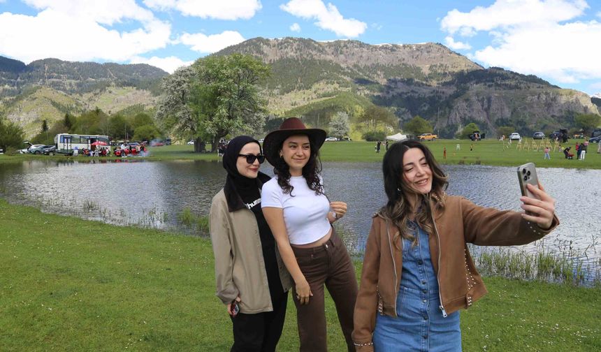 Artvin'de iki ay sonra kuruyacak göl için kilometrelerce yol geldiler