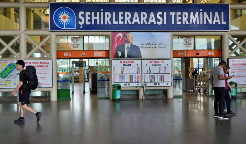 Antalya otogarında bayram öncesi bilet ve fiyat etiketi denetimi