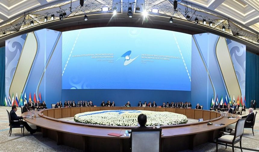 Avrasya Ekonomik Birliği üyesi ülkelerin liderleri Astana'da bir araya geldi
