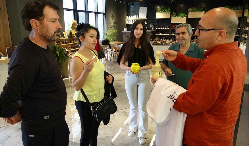 Bu da beyaz bal: Gören önce inanmıyor ama tamamen gerçek ve doğal bal