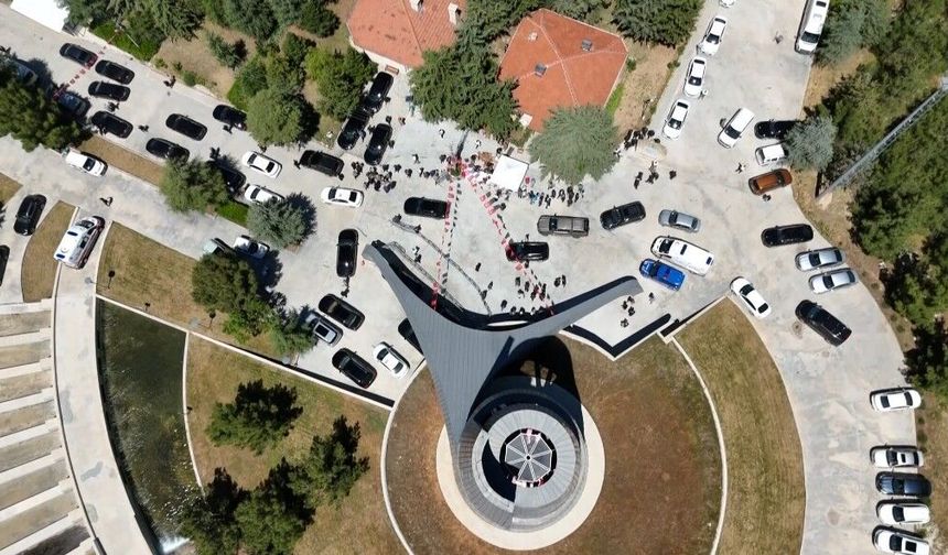 9. Cumhurbaşkanı Süleyman Demirel'in 11'inci yıl anmasına katılımın az olduğu gözlendi