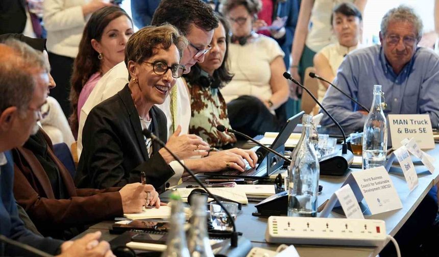 Bakan Kurum, İngiltere'de COP31 İş Dünyası Forumu'nda konuştu