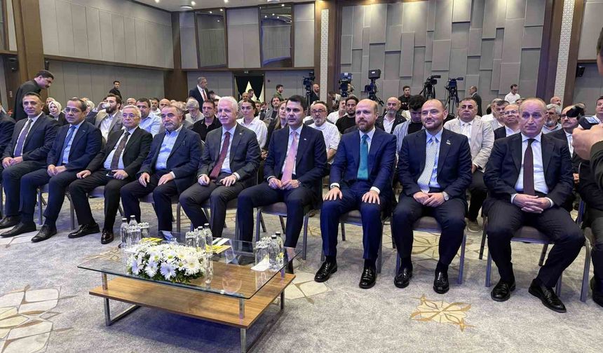 Bakan Kurum: 'Yarısı Bizden kampanyası kapsamında İstanbul'un 39 ilçesinde 233 bin konutun dönüşüm süreci devam ediyor'