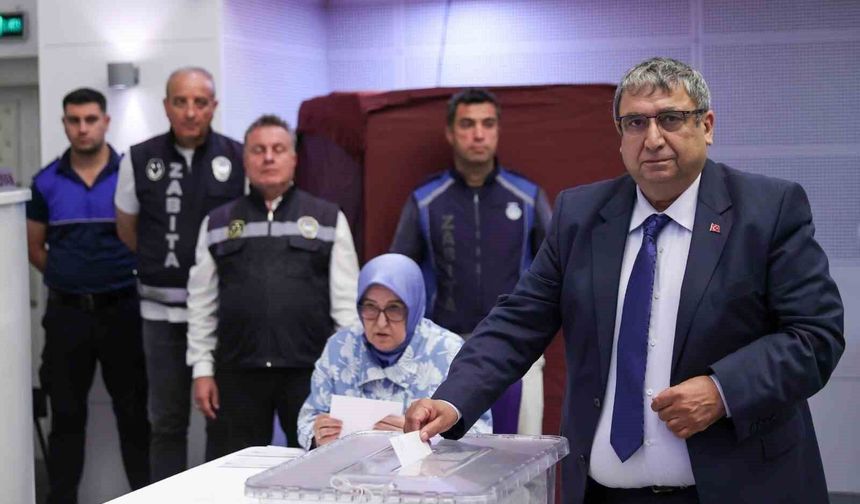 Buca Belediyesi'nde Başkanvekili CHP'li Hüseyin Benzer oldu