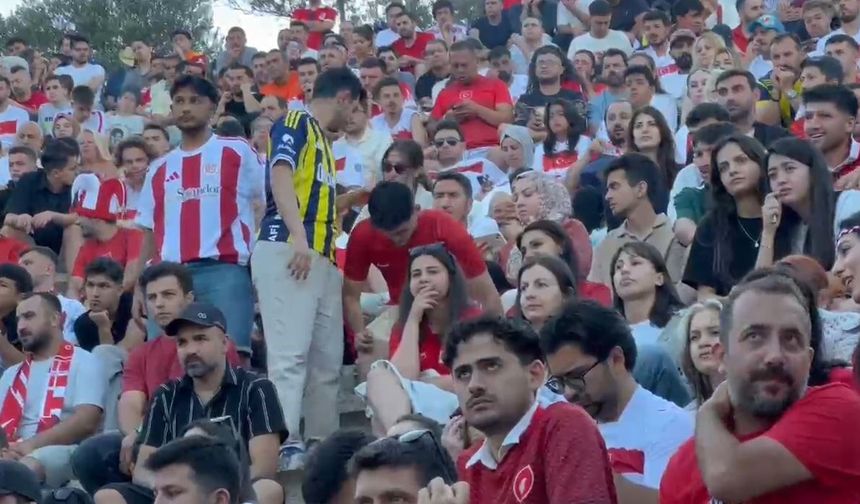 Milli heyecanı 2 bin 500 yıllık antik tiyatroda yaşadılar