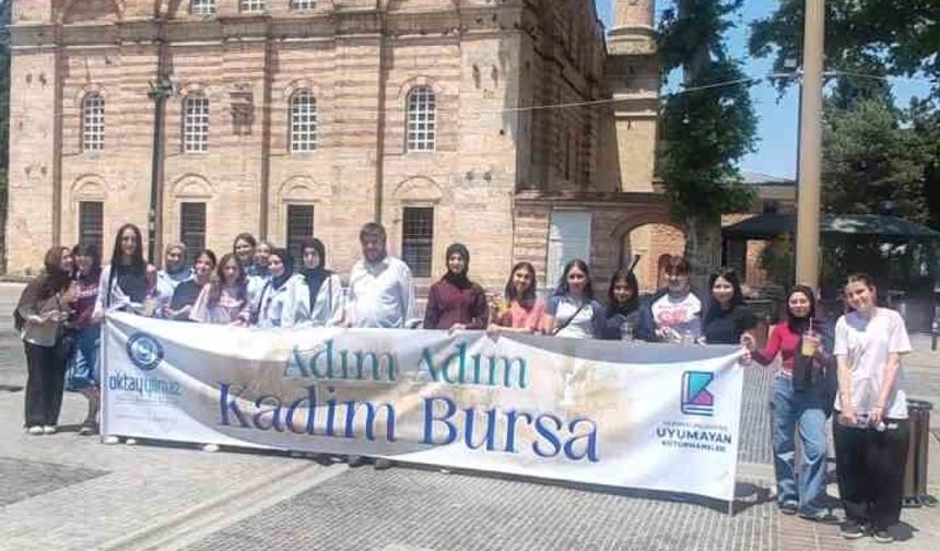 Yıldırımlı gençler tarihi yerinde keşfediyor