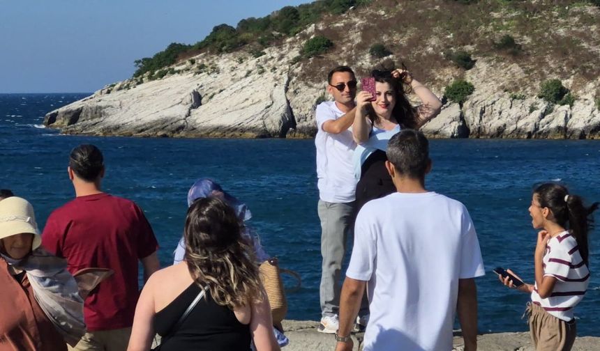 Amasra'ya ziyaretçi akını: 3 günde 100 bin turist, nüfusunun 16 katı ağırlandı