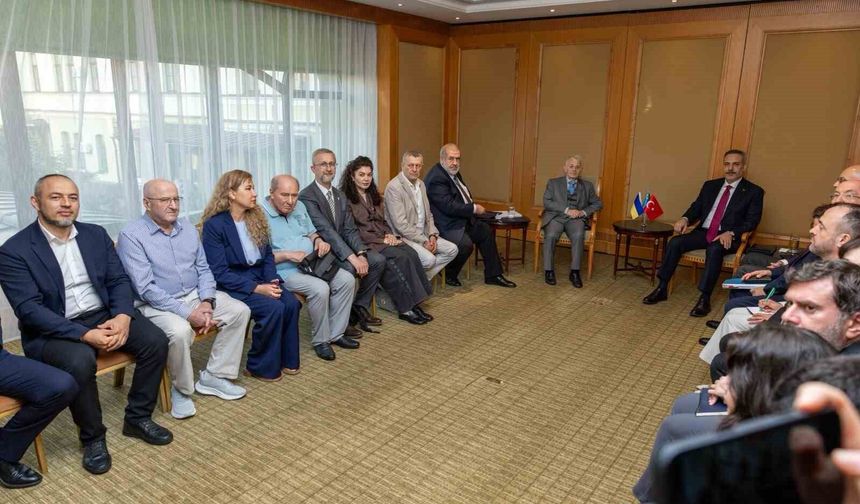 Bakan Fidan, Kırım Tatarlarının milli lideri Kırımoğlu ve KTMM Başkanı Çubarov ile bir araya geldi