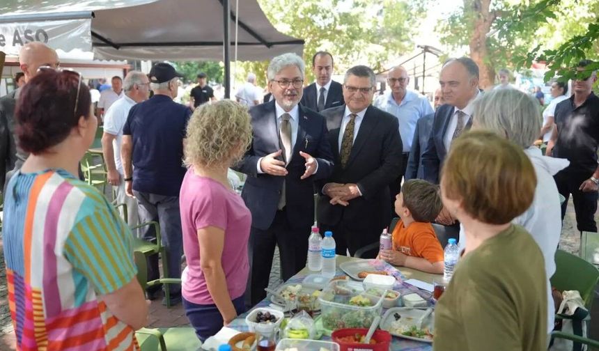 Bakan Yardımcısı Yelkenci, Sinop'ta vatandaşlarla buluştu