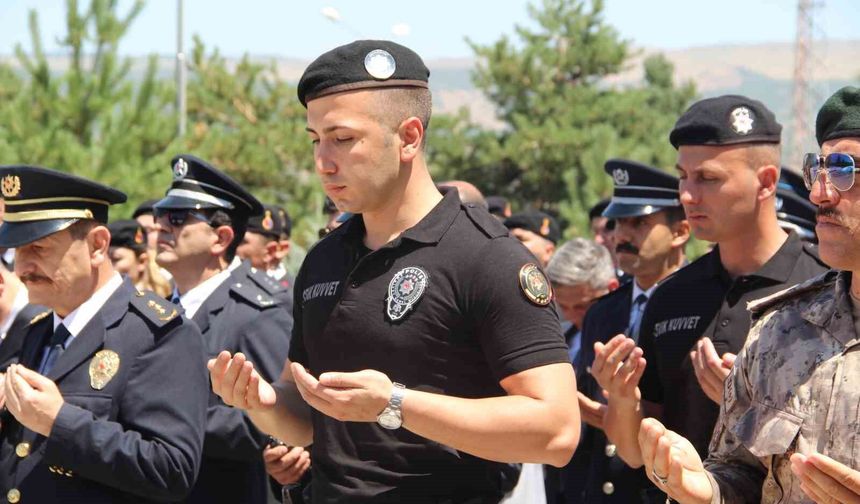 Bingöl'de 15 Temmuz şehitleri dualarla anıldı