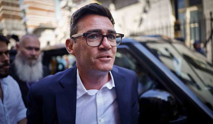 İngiltere'de milletvekili Andy Burnham, başbakan olmaya çok yakın