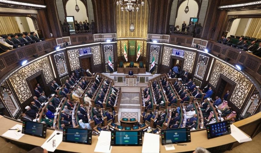 Suriye'de tarihi adım: Esad rejiminin devrilmesi sonrası ilk halk parlamentosu oturumu gerçekleştirildi
