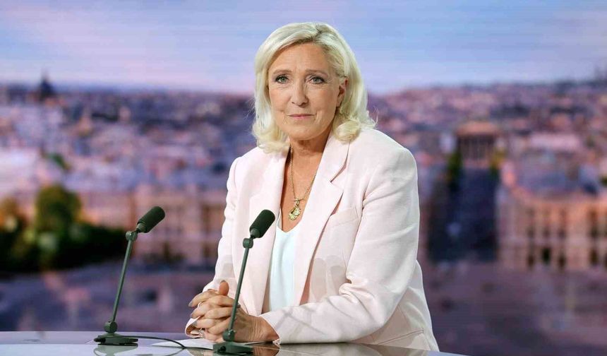 Yolsuzluktan suçlu bulunan Fransız siyasetçi Le Pen, cumhurbaşkanlığı adaylığını duyurdu