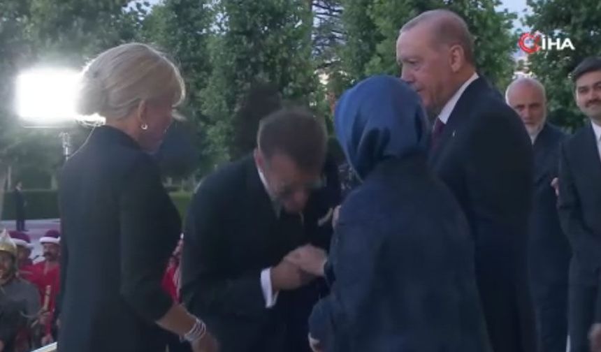Macron ile Emine Erdoğan Arasındaki Dikkat Çeken Selamlaşma Anı