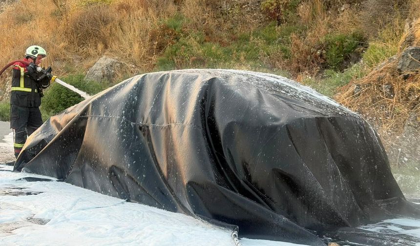 Mercedes marka AMG EQE 53 serisi elektrikli otomobil göz göre göre yanıp küle döndü
