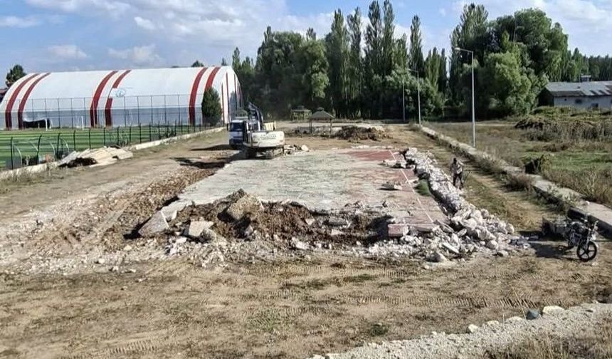 Arpalı'da spor tesisleri yenileniyor