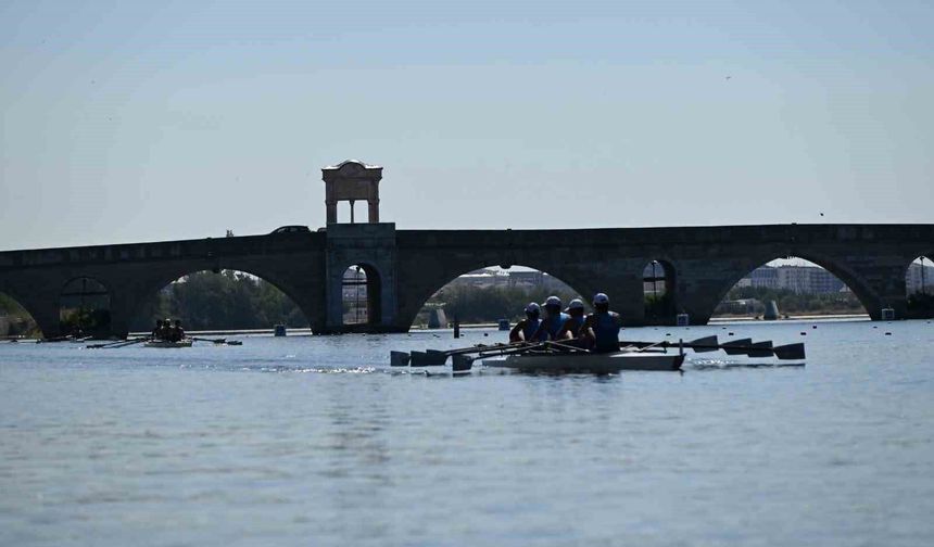 Edirne Yeşilay Gençler Türkiye Kürek Şampiyonası'na ev sahipliği yaptı