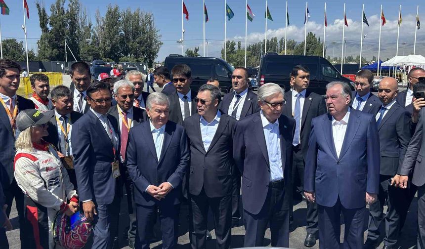 Orta Asya liderleri, Issık Göl'de F1H2O Dünya Şampiyonası'nı birlikte takip etti