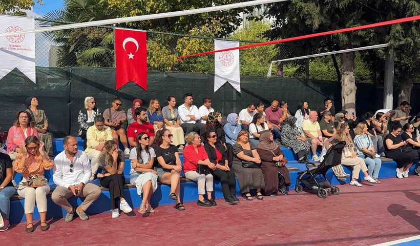 İstanbul'da ilk ders zili çaldı