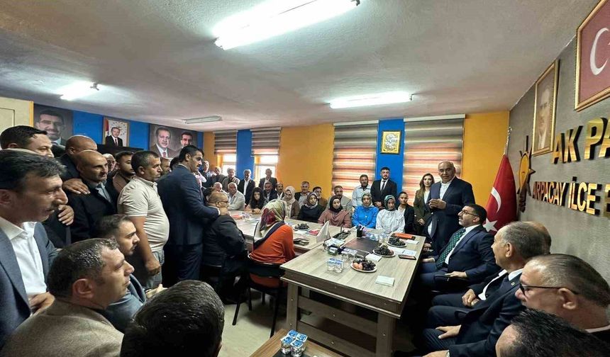 AK Parti Kars'ta ilçe teşkilatlarını buluşturdu: 'Birlik ve beraberlik içinde çalışmaya devam edeceğiz'