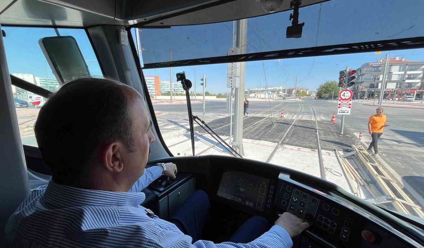 Başkan Altay, tamamlanan Adliye-Şehir Hastanesi Tramvay Hattı'nda test sürüşü yaptı