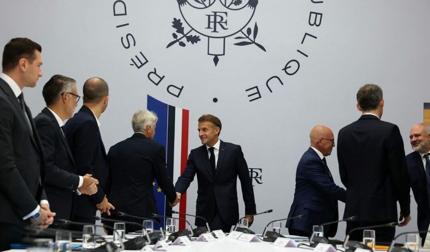 Macron: 'Rusya'nın Avrupalılara ve Fransa'ya yönelik hibrit tehdidi yoğunlaştı'