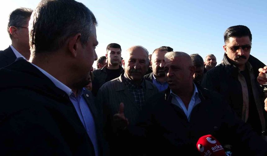 Özgür Özel Kars Hayvan Pazarı'nda: 'Çerçeve yasayı konuşursam yarın bir tane küpe okumazsınız'
