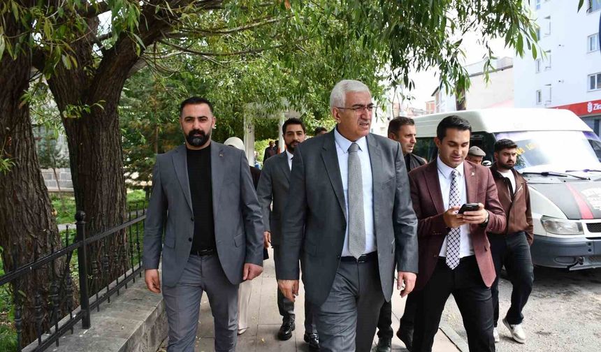 Türkiye Yüzyılı Buluşmaları için Kars'a gelen AK Parti Erzurum Milletvekili Öz, Sarıkamış'ta esnaf ve teşkilatla buluştu