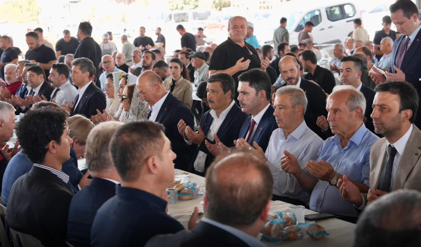 Bakan Kurum, AK Parti Milletvekili Kemal Çelik'in ağabeyinin mevlidine katıldı