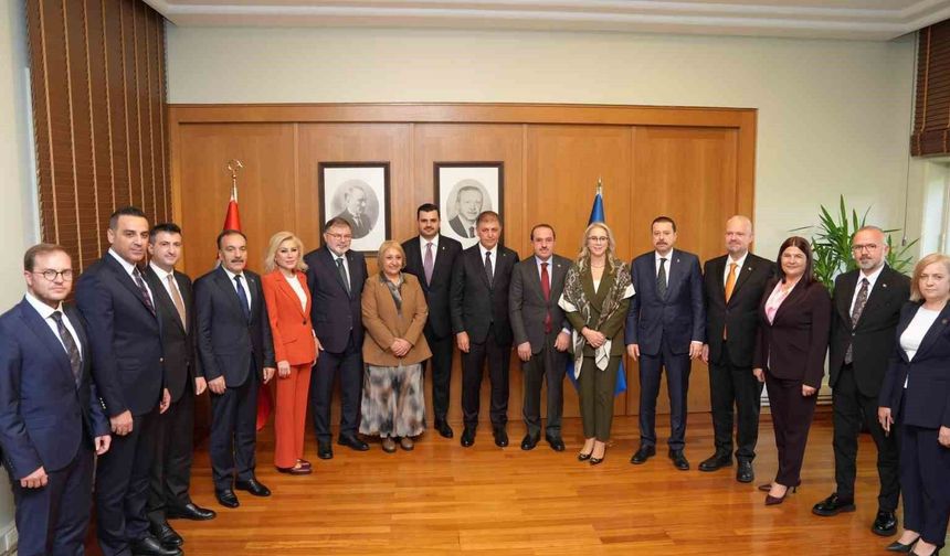 AK Parti İzmir heyeti Tarihi Şato'da bir araya geldi