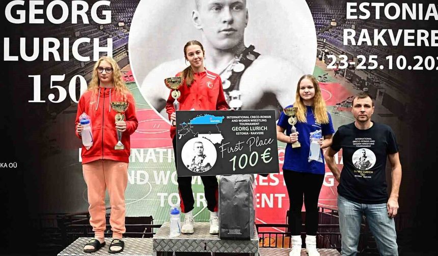 Atakumlu sporcu güreşte dünya şampiyonu oldu