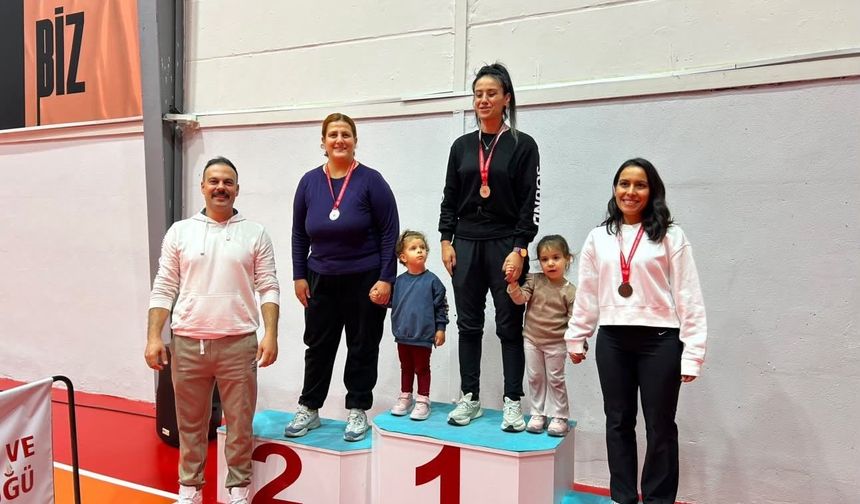 Sivrihisar'da 29 Ekim Cumhuriyet coşkusu dart turnuvasıyla taçlandı