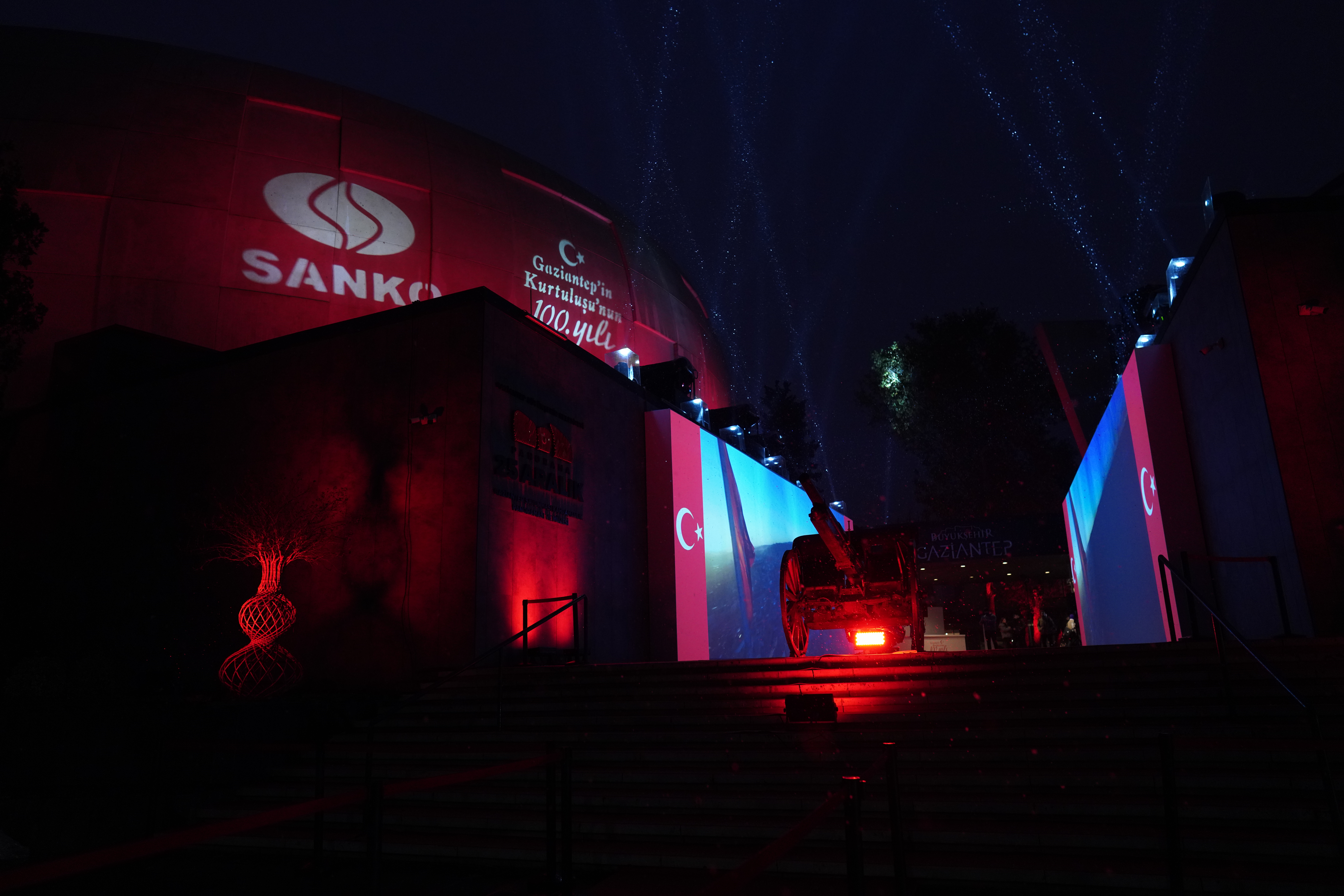 SANKO HOLDİNG GAZİANTEP’İN KURTULUŞU’NUN 100. YILINI  ÖZEL ETKİNLİKLE KUTLADI