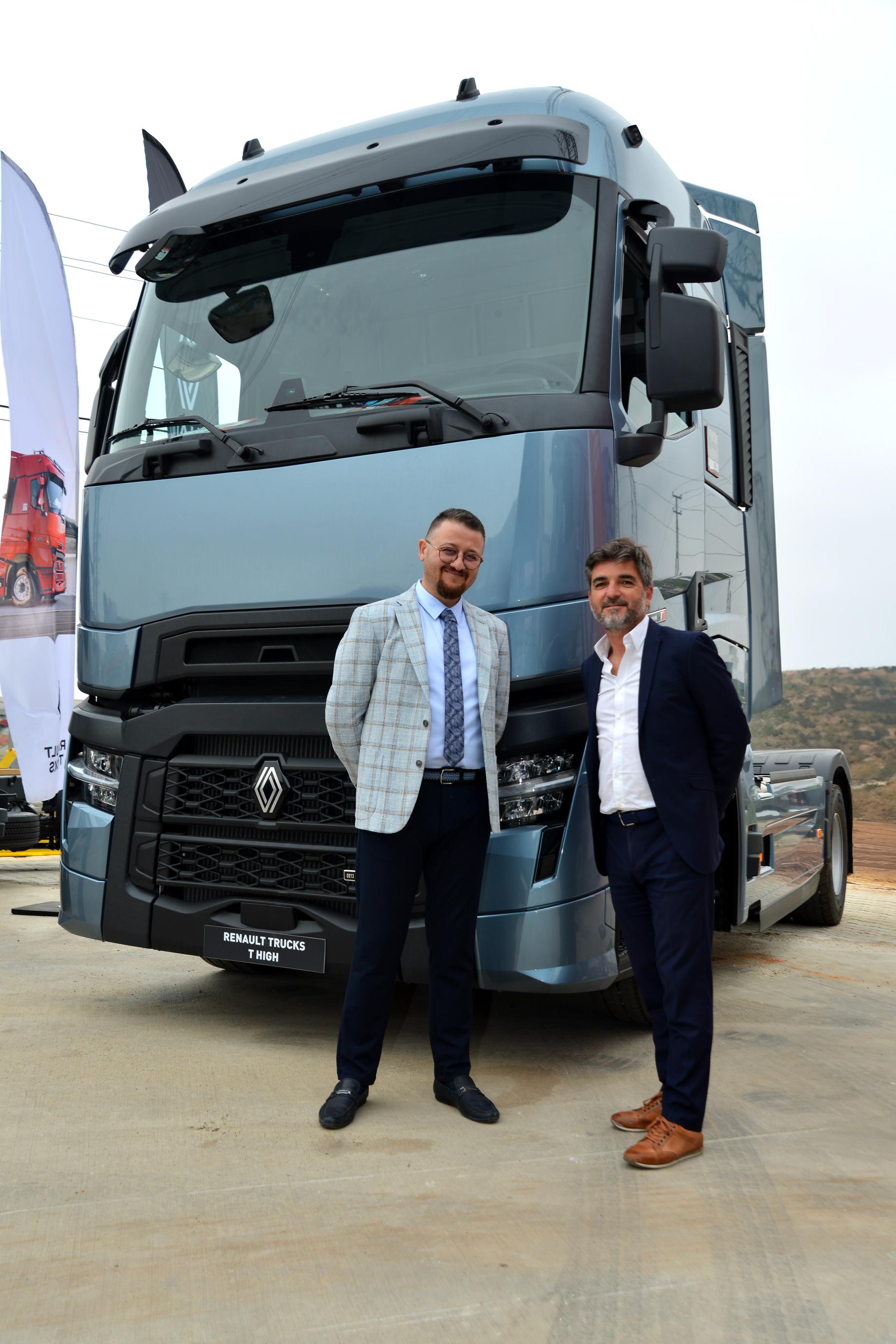 Kamil Silahtaroğlu Silahtaroğlu Grup Yönetim Kurulu Başkanı & Sebastien Delepine Renault Trucks Türkiye Başkanı (1)