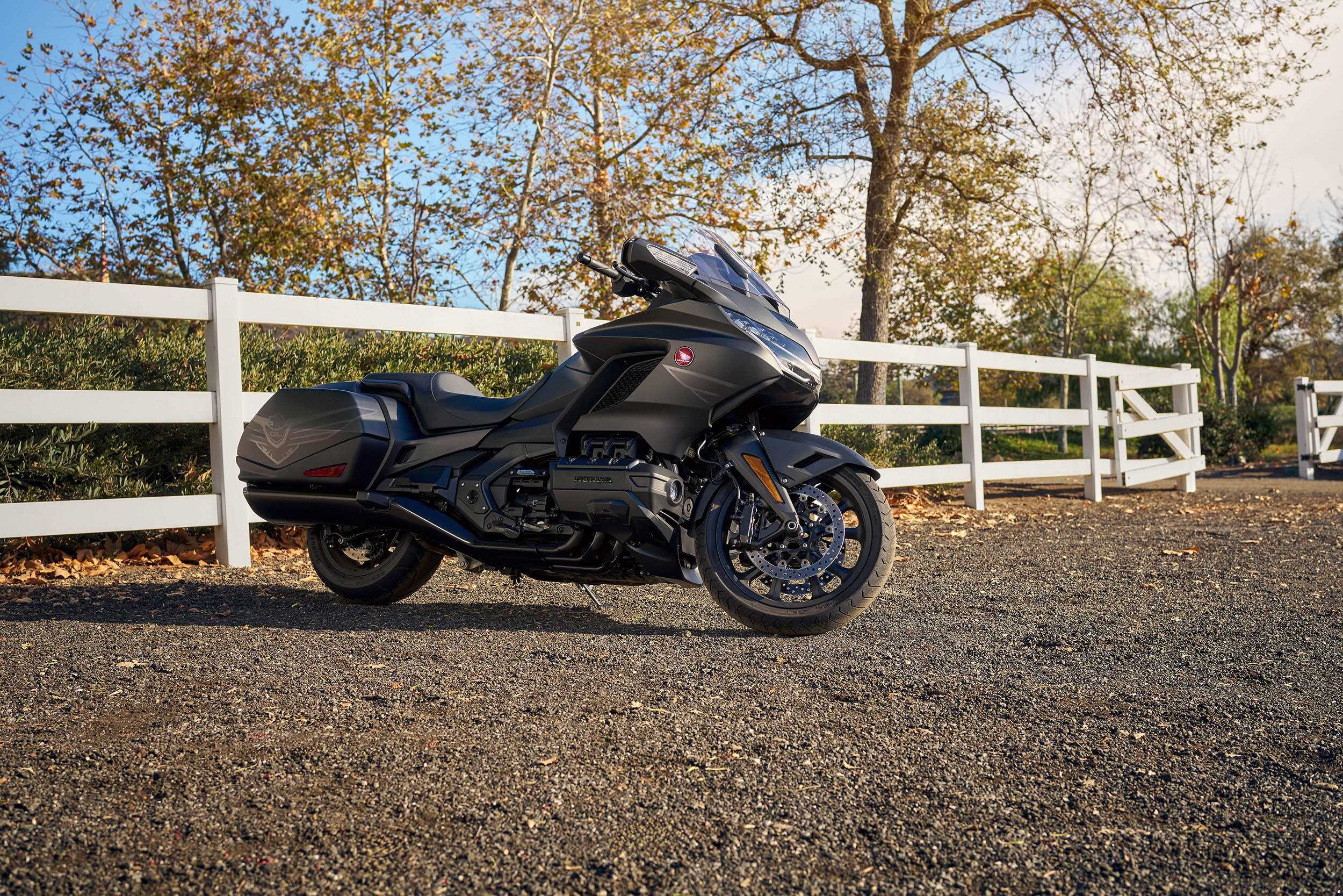Honda Gl1800 Gold Wing Bagger (1)