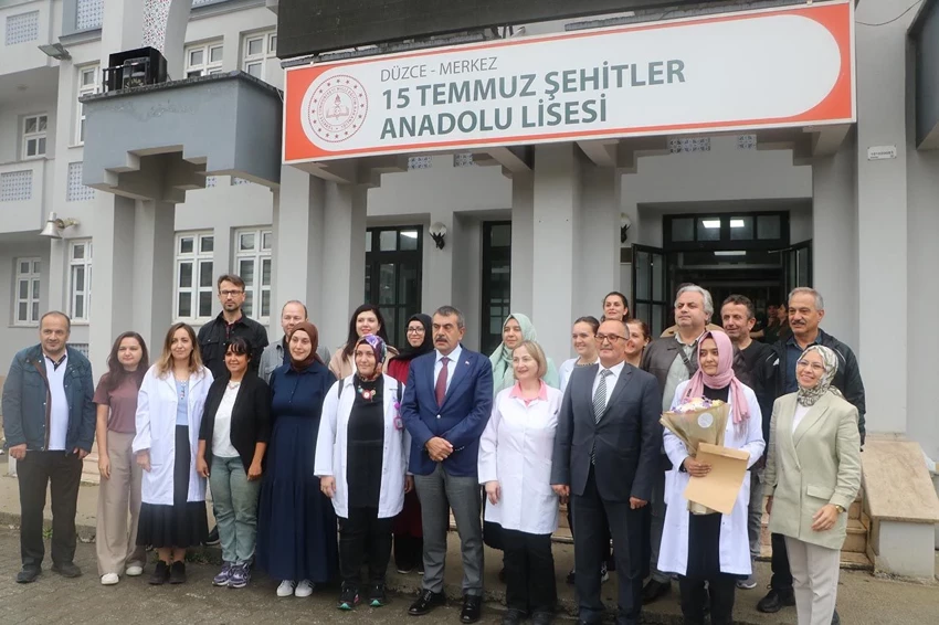 Bakan Tekinden Okullara Surpriz Zi La00