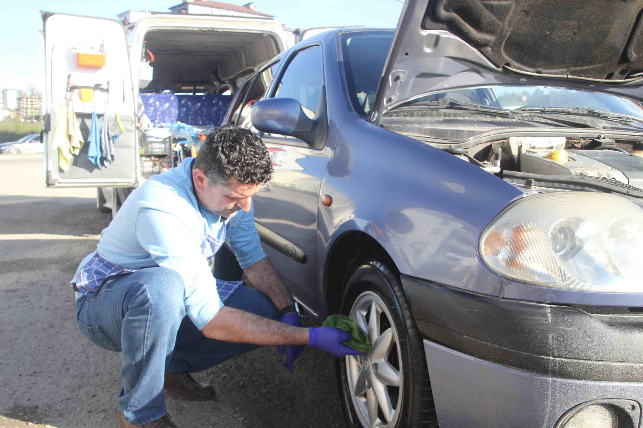 Yöneticiliği bıraktı, küresel ısınmaya karşı 'mobil ve susuz' araç yıkama başlattı