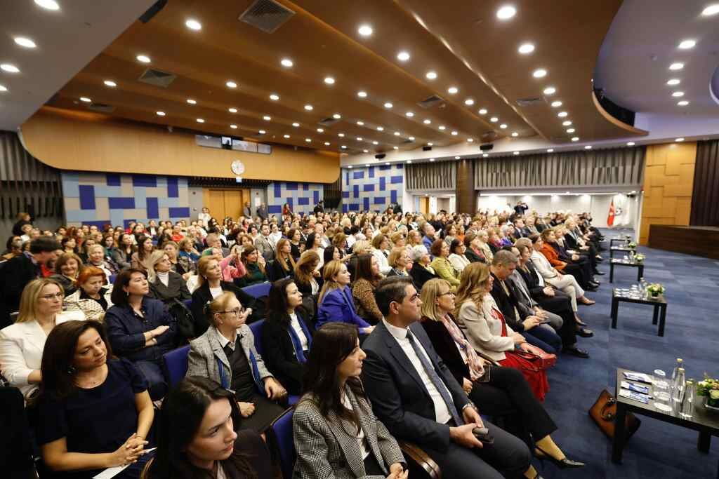 H C L3U J X U A A J P Cd.jfif