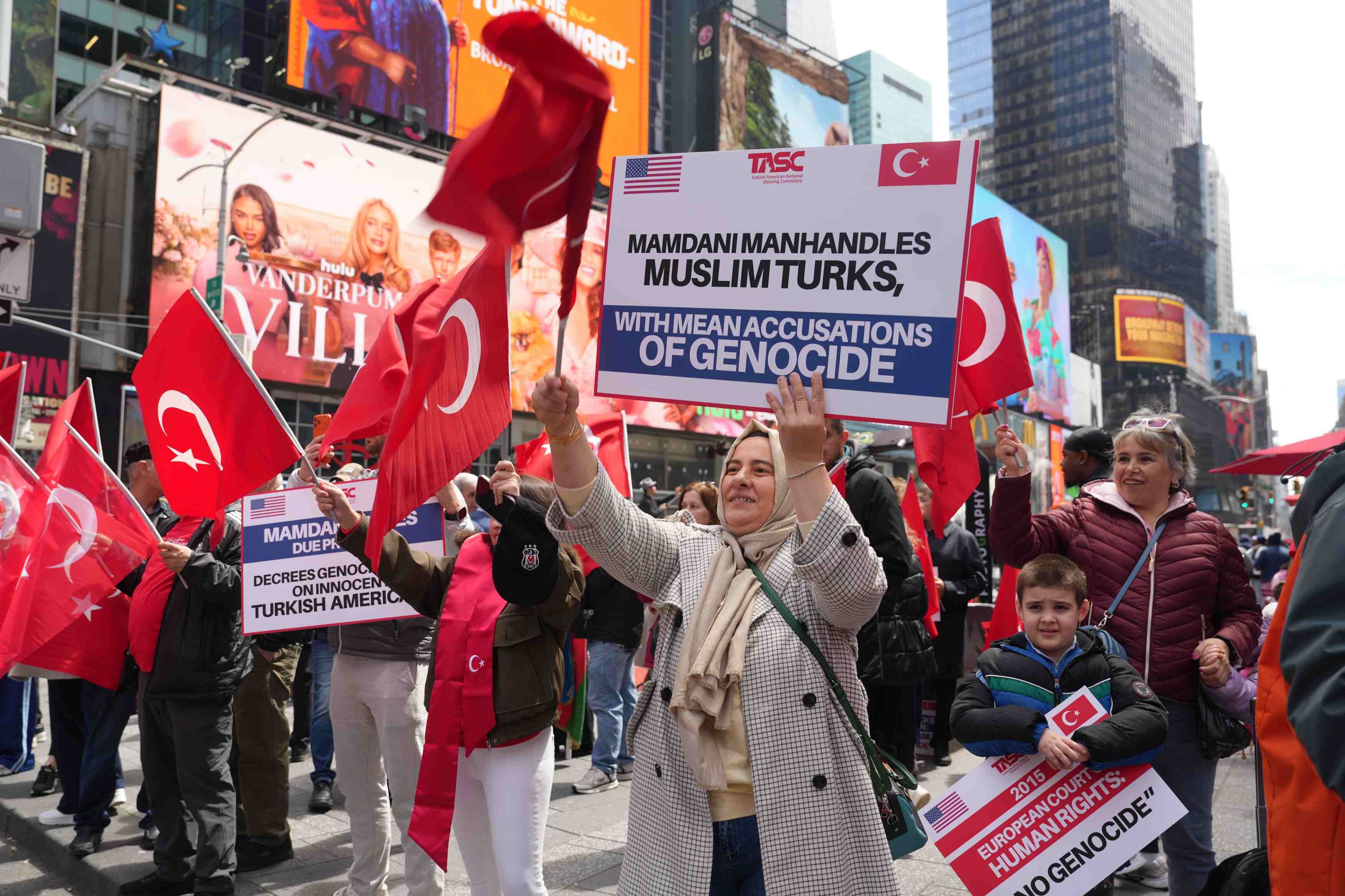New York Belediye Başkanı Mamdani'nin Ermeni Yalanlarına Times Meydanı'nda protesto