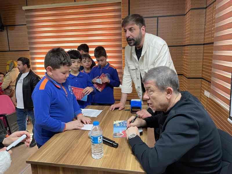 Tanju Çolak öğrencilerle buluştu: "Disiplin ve mücadele başarıyı getirir"