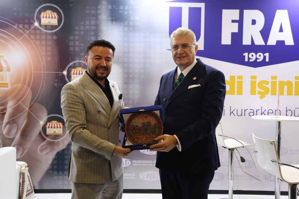 H G D X Lmoao A Afctj.jfif