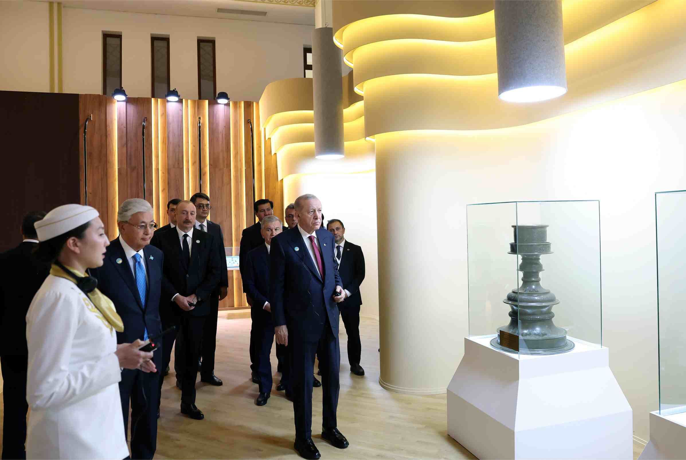 Erdoğan Türkistan’da kültürel geziye katıldı