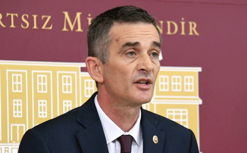 CHP Sakarya Milletvekili Ümit Dikbayır partisinden istifa etti