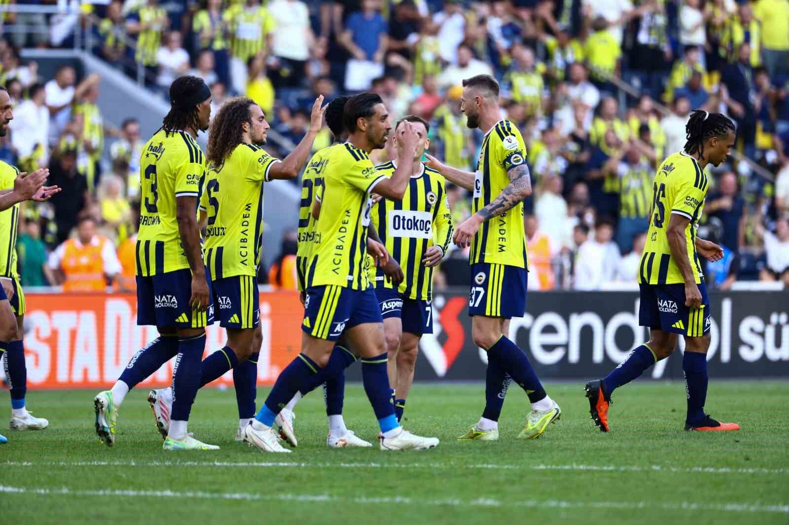 Fenerbahçe'de 13 futbolcu milli mesaide