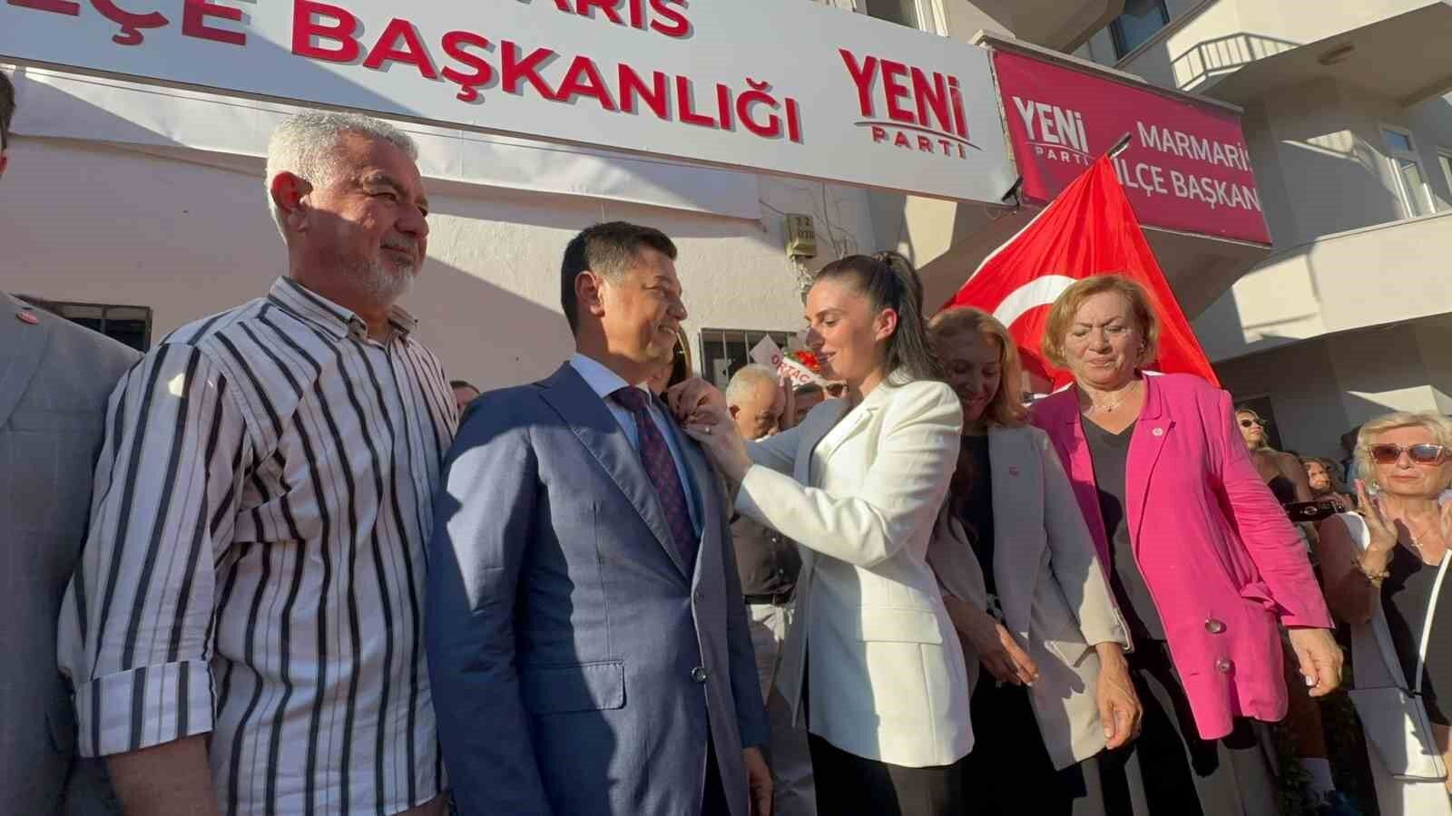 Marmaris Belediye Başkanı Ünlü, CHP'den istifa ederek Yeni Parti'ye katıldı