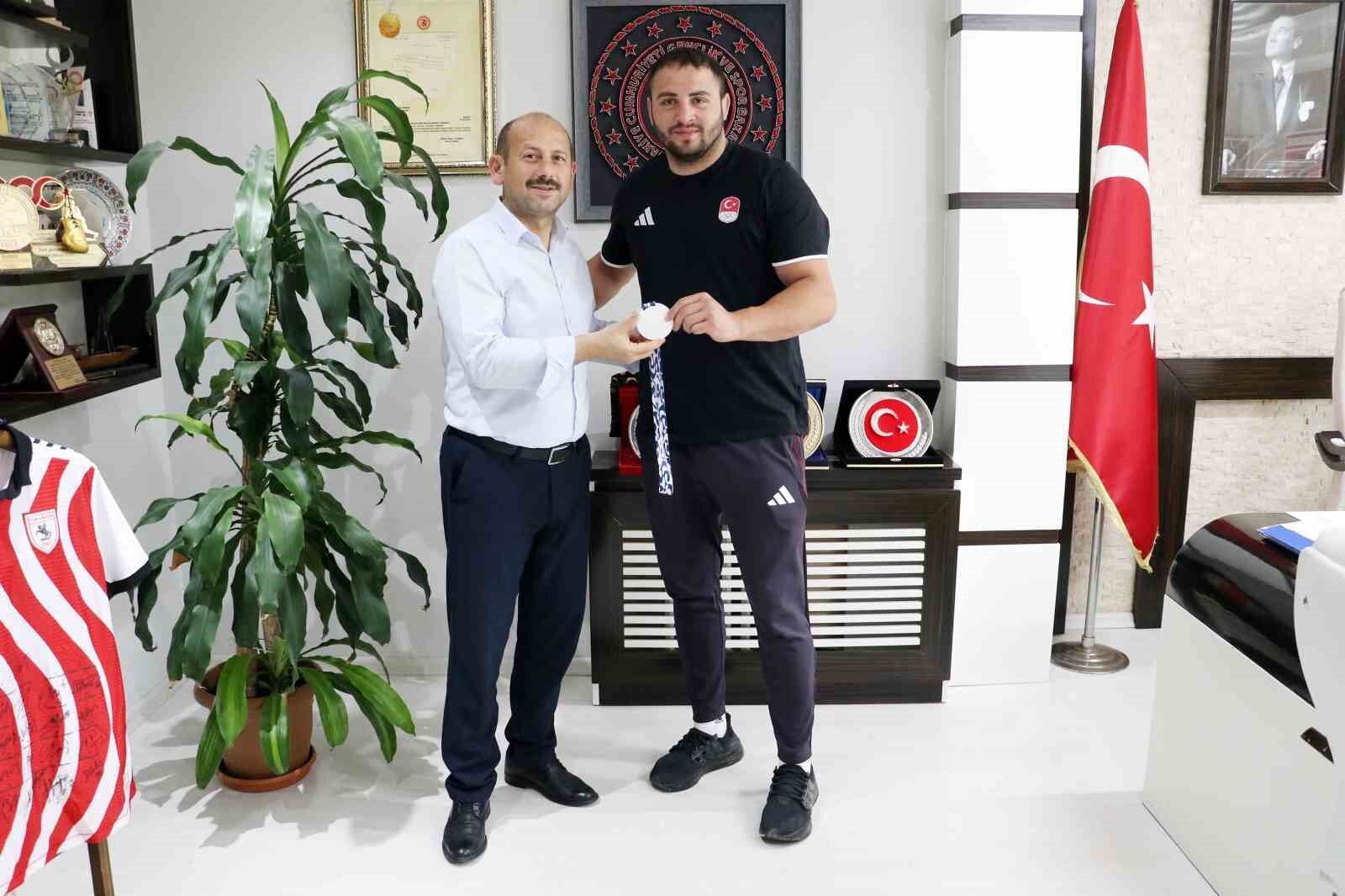 Samsunlu boksör Berat Acar, Akdeniz Oyunları'nda gümüş madalya kazandı